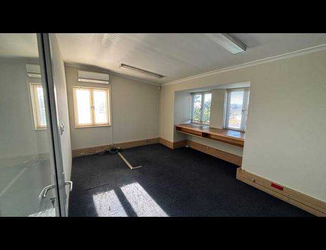 BUSINESS PROPERTY TO RENT IN FORESHORE